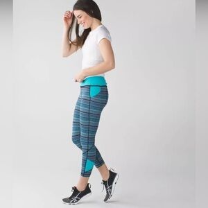 Lululemon Space Dye Twist
Naval Blue Peacock Blue Pace
Rival Crop Legging Size6